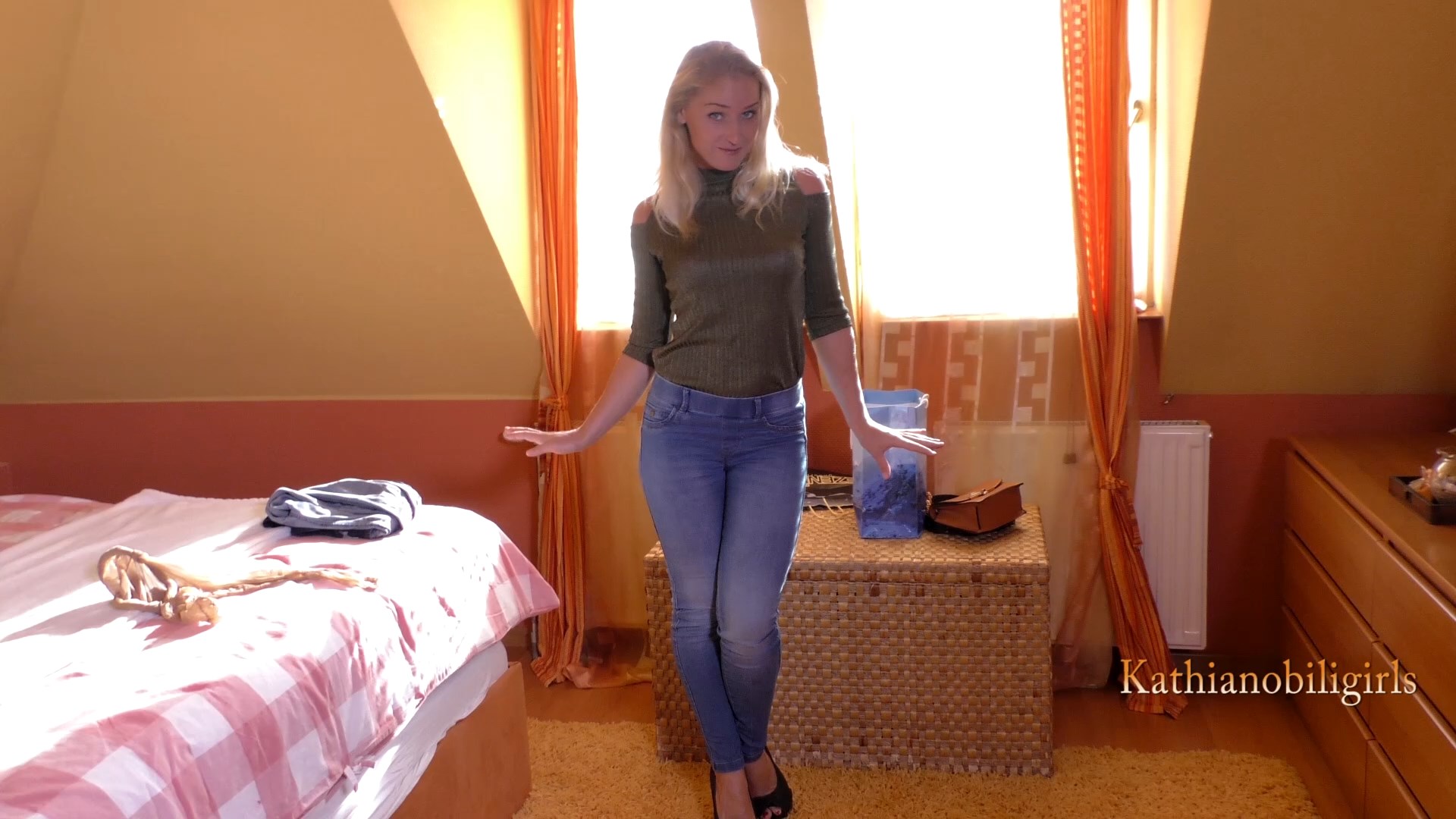 1920px x 1080px - Mommy's new jeans and her sexy ,, CATWALK ,, make you cum twice ...